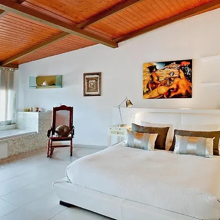 Villa With Pool And Extravagant Architecture Ingenio